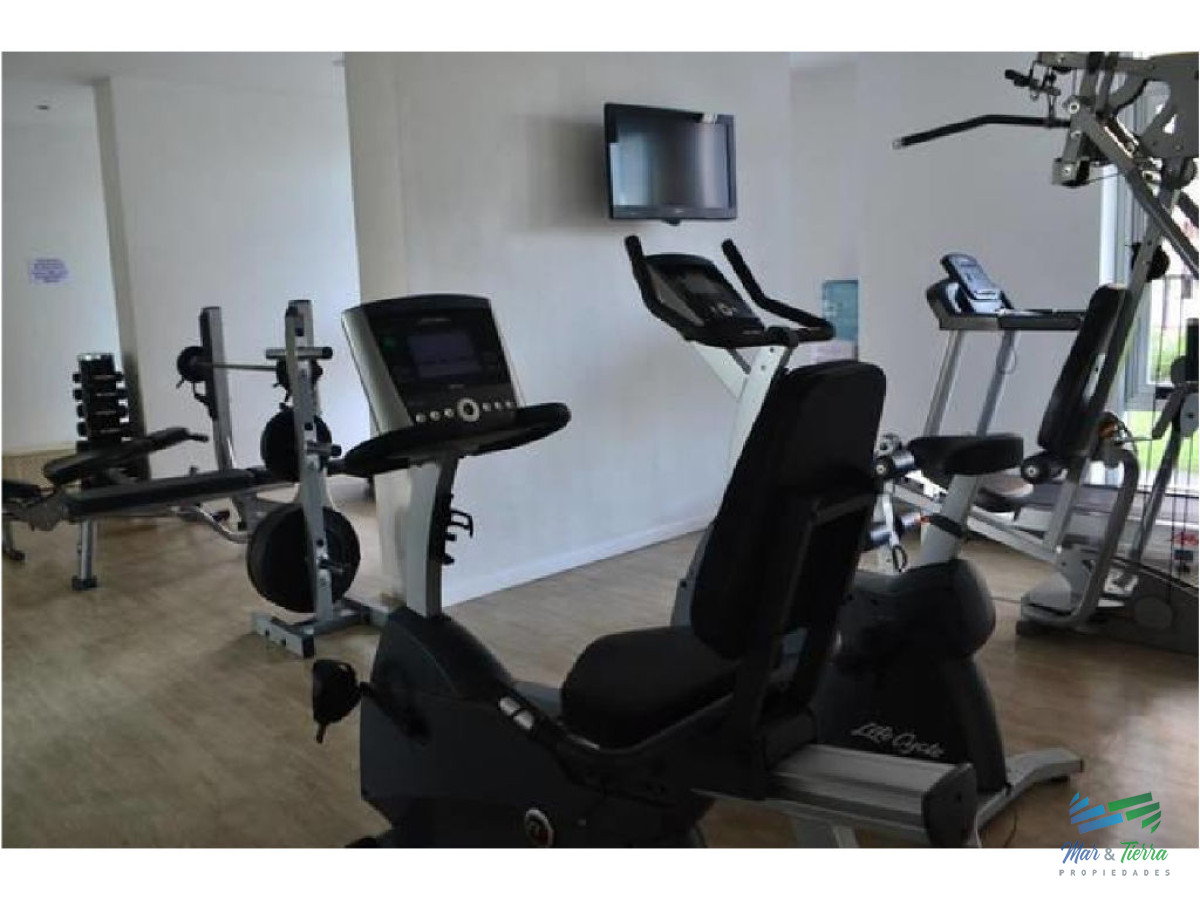 Apartamento ID.2435 - A metros del mar, en una de las zonas de mas categoría. Apartamento en piso alto con vista al mar.OPORTUNIDAD
