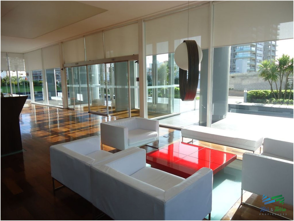Apartamento ID.11 - Vendo 2 dormitorios en edificio con buenos servicios, parada 3, Punta del Este