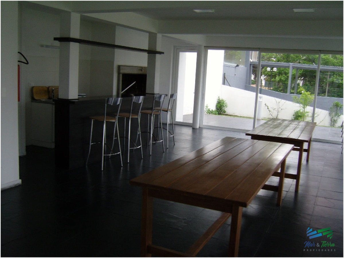 Apartamento ID.11 - Vendo 2 dormitorios en edificio con buenos servicios, parada 3, Punta del Este