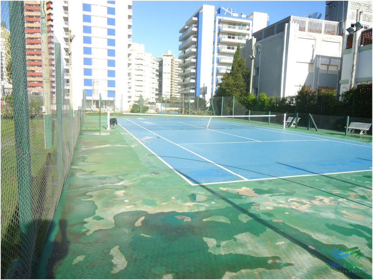 Apartamento ID.11 - Vendo 2 dormitorios en edificio con buenos servicios, parada 3, Punta del Este