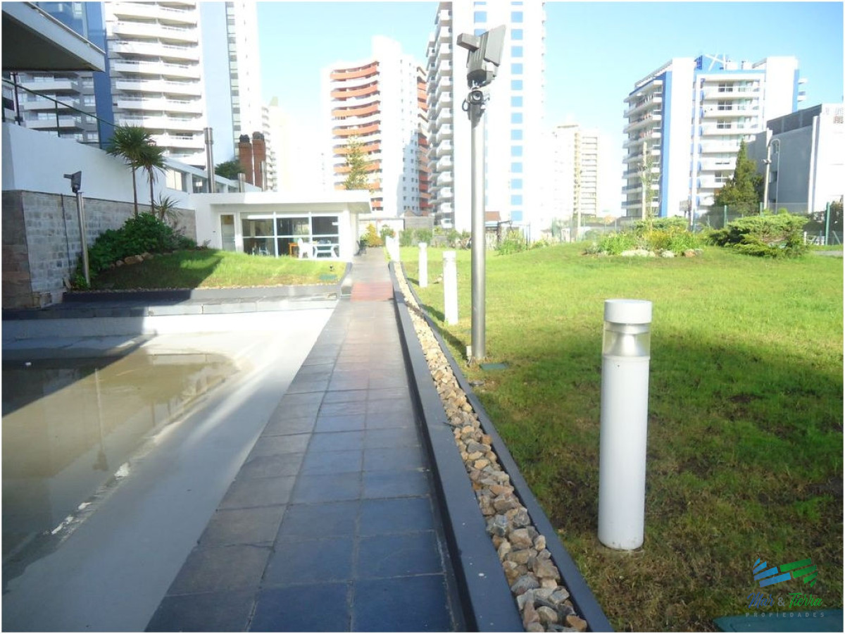 Apartamento ID.11 - Vendo 2 dormitorios en edificio con buenos servicios, parada 3, Punta del Este