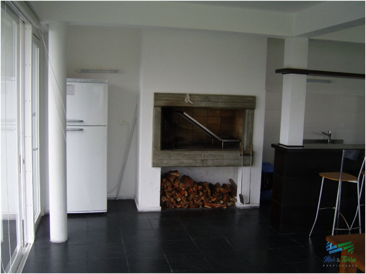 Apartamento ID.11 - Vendo 2 dormitorios en edificio con buenos servicios, parada 3, Punta del Este