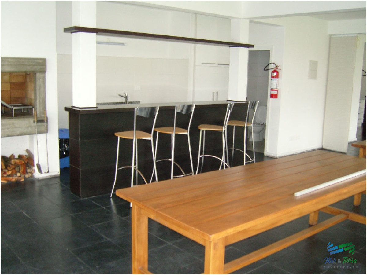 Apartamento ID.11 - Vendo 2 dormitorios en edificio con buenos servicios, parada 3, Punta del Este