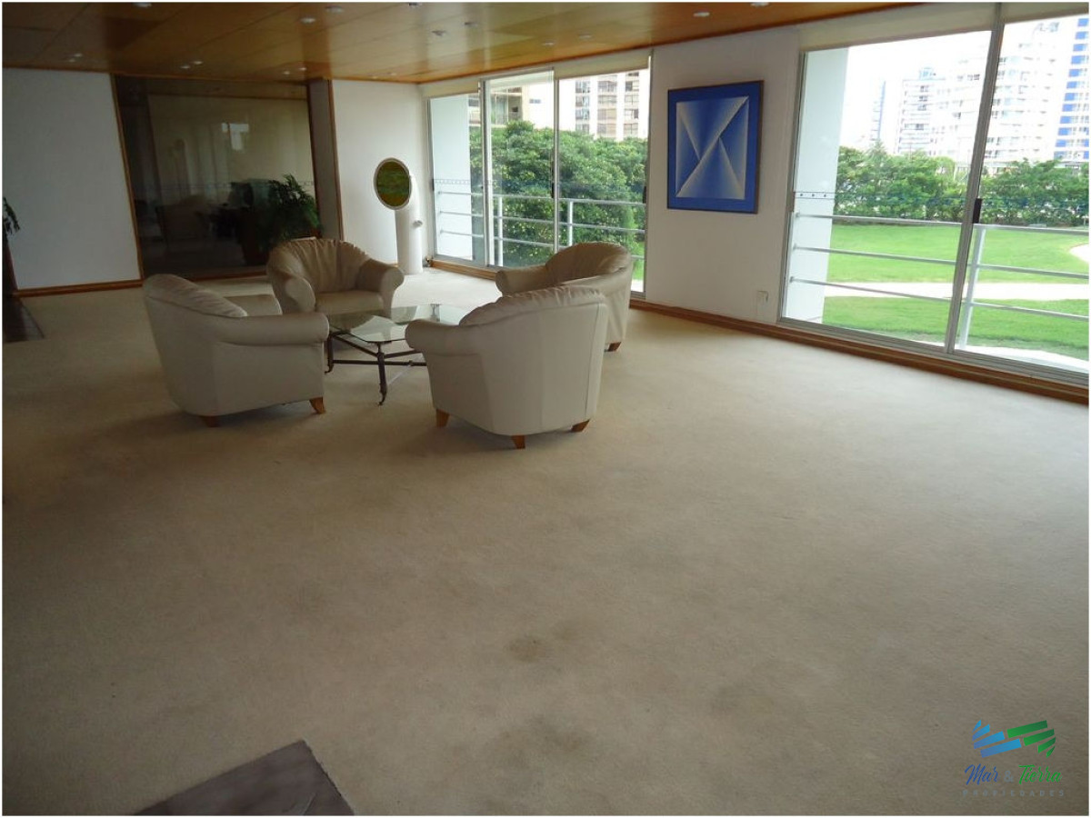 Apartamento ID.1482 - Espectacular planta, piso alto, primera línea frente al mar.