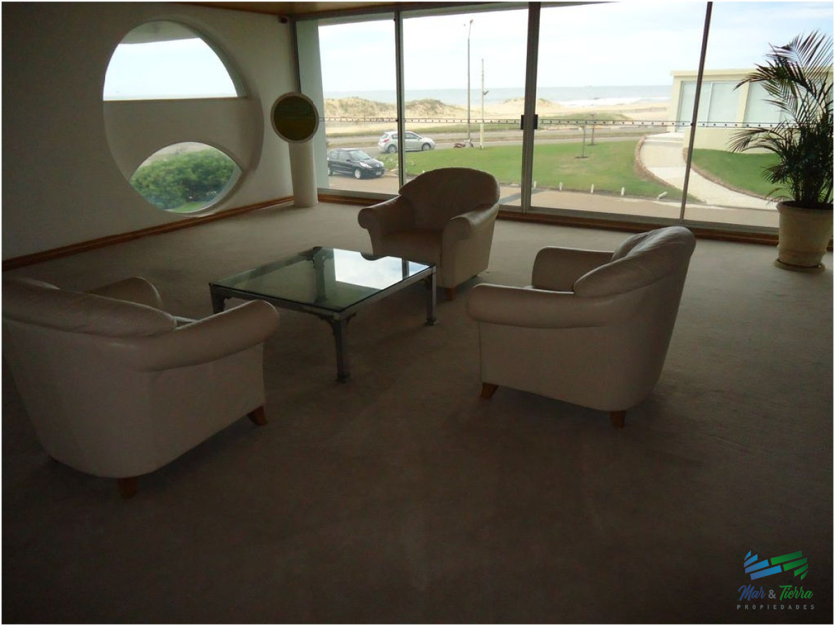 Apartamento ID.1482 - Espectacular planta, piso alto, primera línea frente al mar.