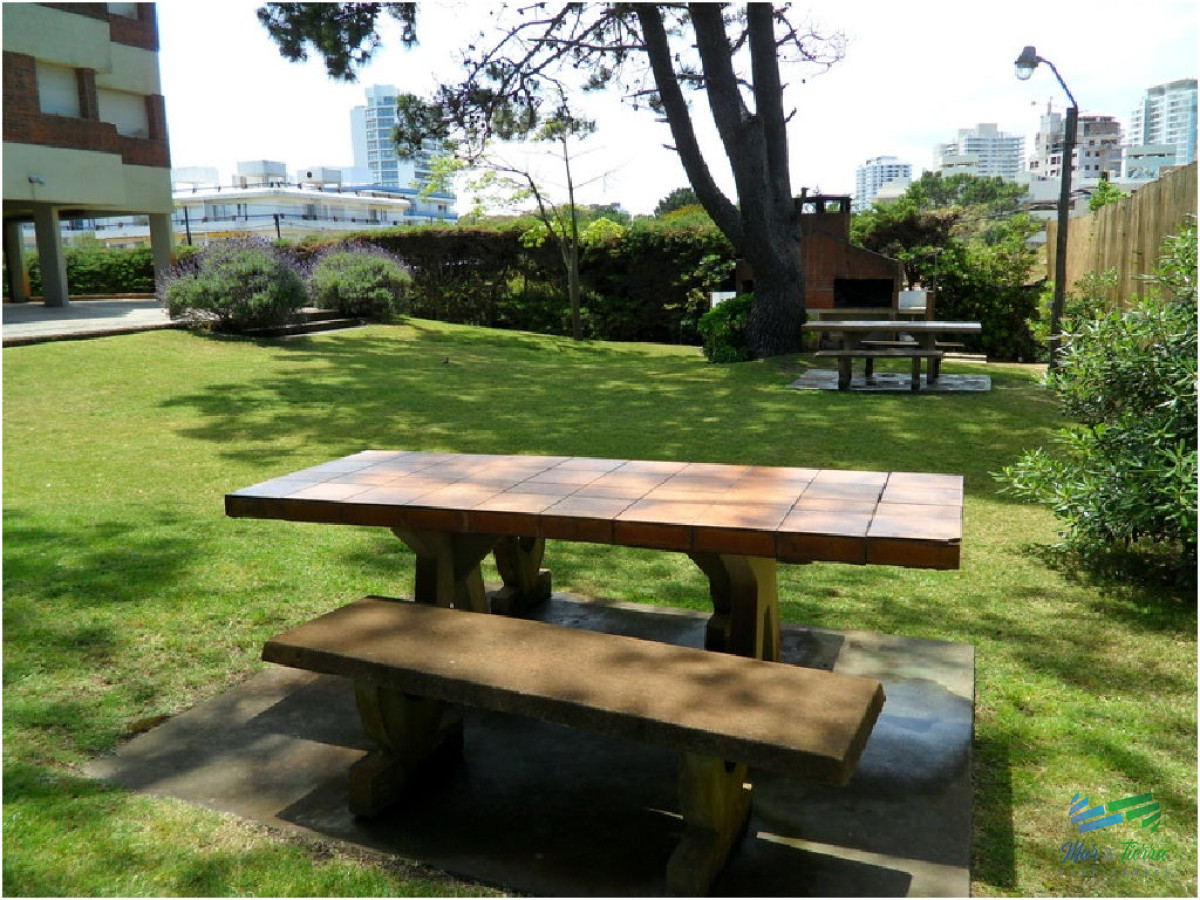 Apartamento ID.2166 - En venta apartamento 2 dormitorios en Aidy Grill, Punta del Este