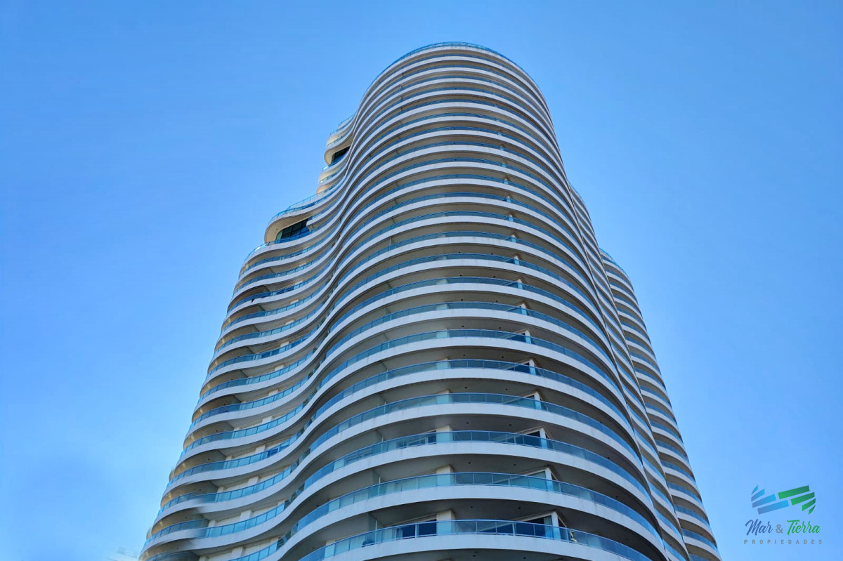 Apartamento ID.3664 - Alquilo apartamento 3 dormitorios frente al mar con servicios, Playa Mansa, Punta del Este