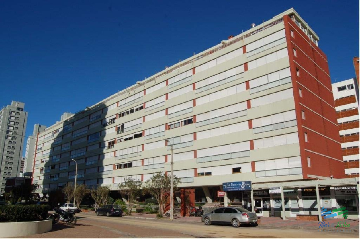 Apartamento ID.1096 - Oportunidad a pasitos del mar , rodeado de todos los servicios... 