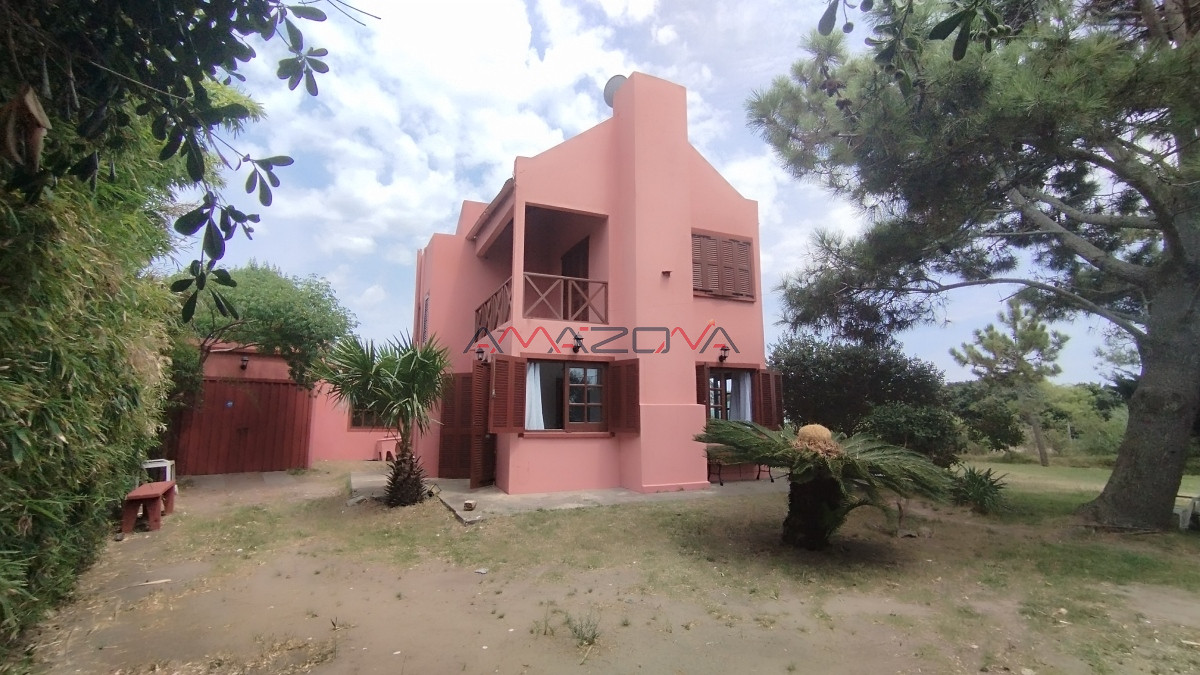 Casa ID.5774 - Casa de 2 dormitorios, 2 baños balneario Buenos Aires. 