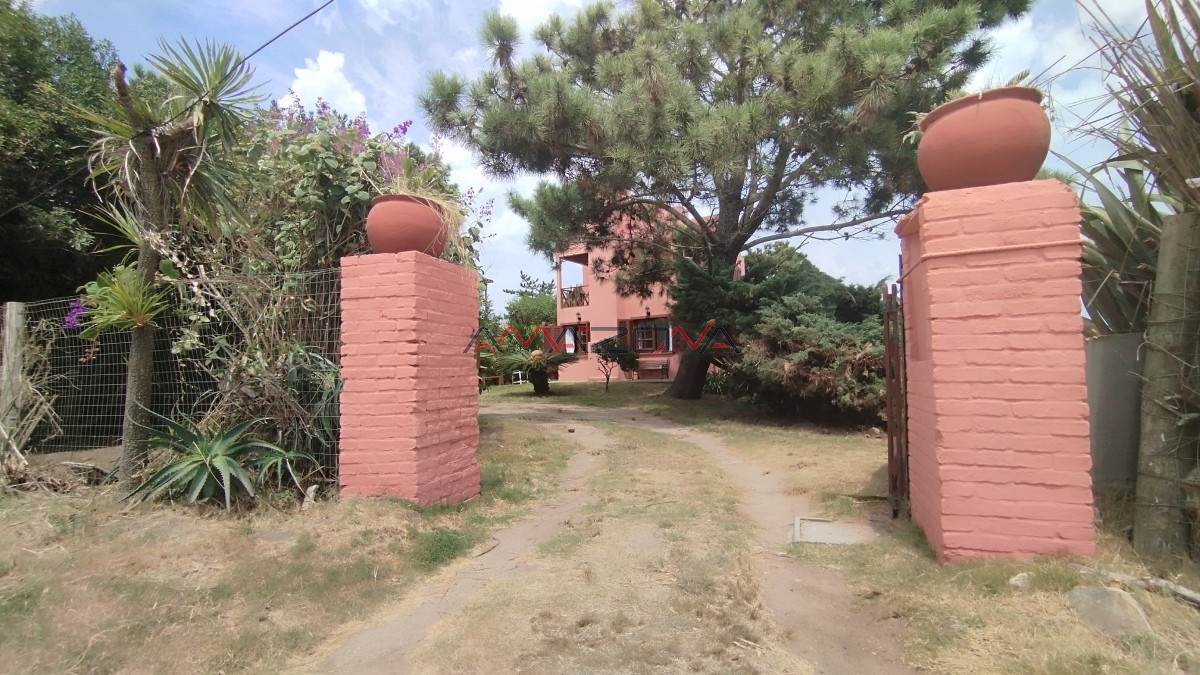 Casa ID.5774 - Casa de 2 dormitorios, 2 baños balneario Buenos Aires. 