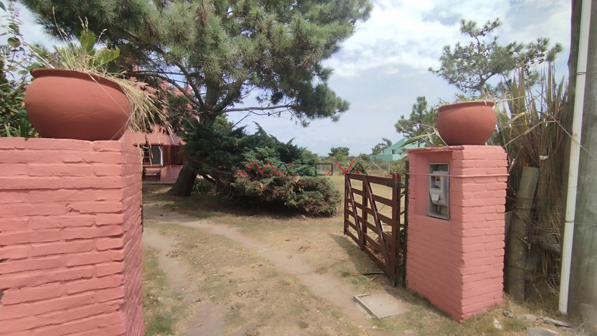 Casa ID.5774 - Casa de 2 dormitorios, 2 baños balneario Buenos Aires. 