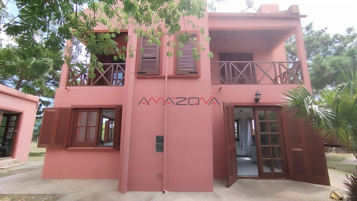 Casa ID.5774 - Casa de 2 dormitorios, 2 baños balneario Buenos Aires. 