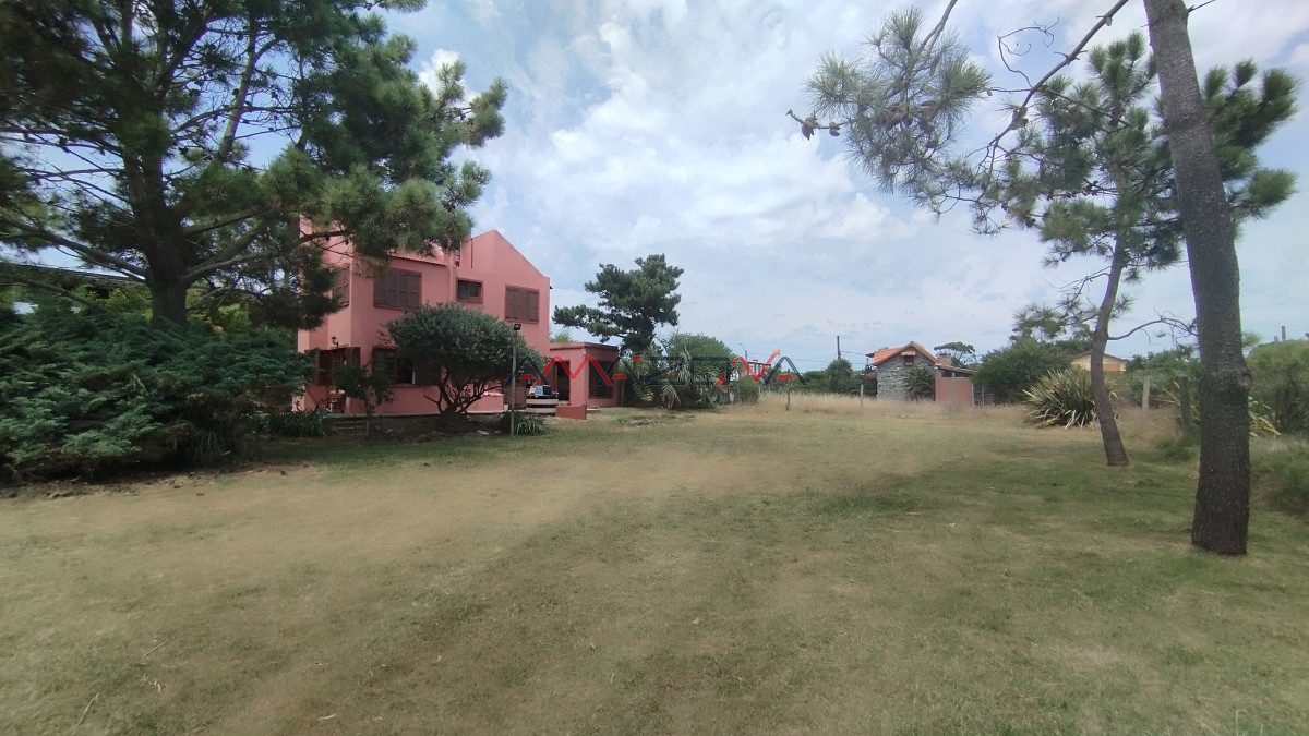 Casa ID.5774 - Casa de 2 dormitorios, 2 baños balneario Buenos Aires. 