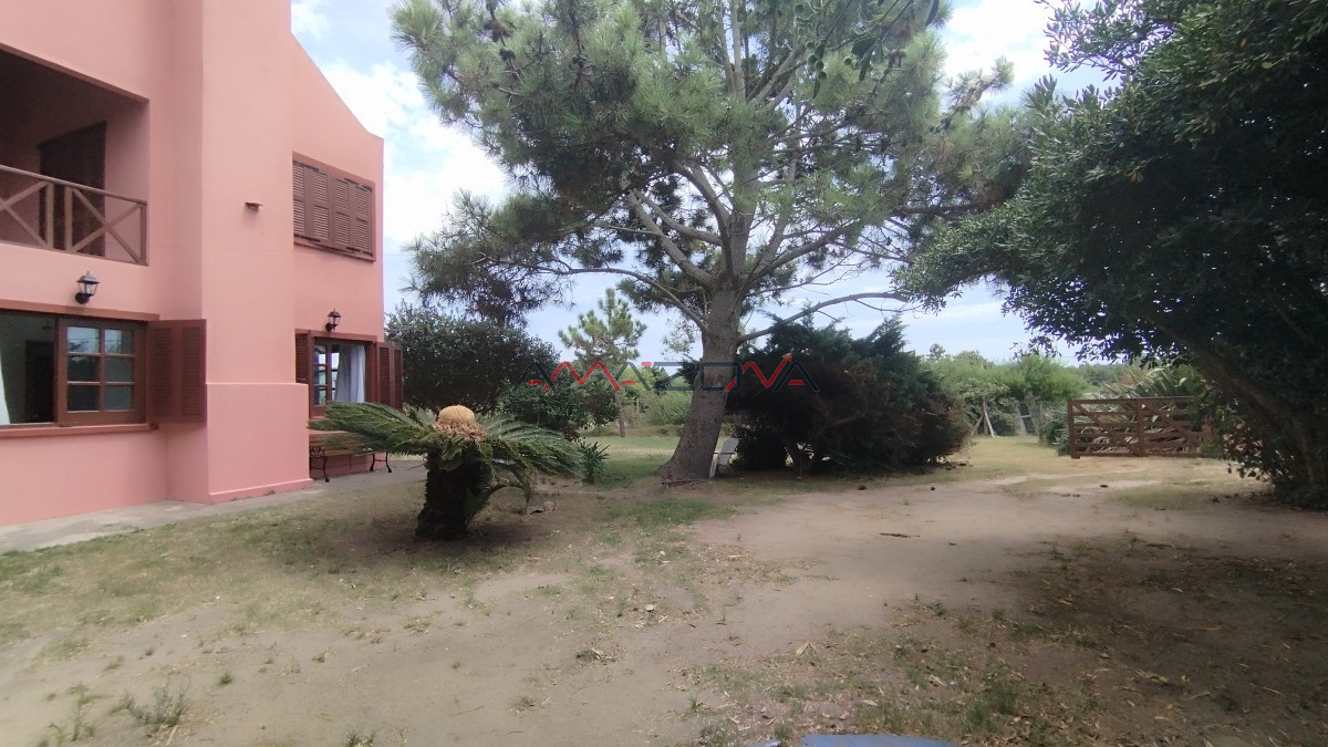 Casa ID.5774 - Casa de 2 dormitorios, 2 baños balneario Buenos Aires. 