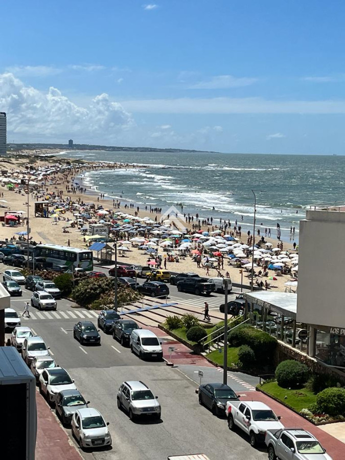 Apartamento ID.2864 - Apartamento esquinero de 2 dormitorios en venta, en Punta del Este*