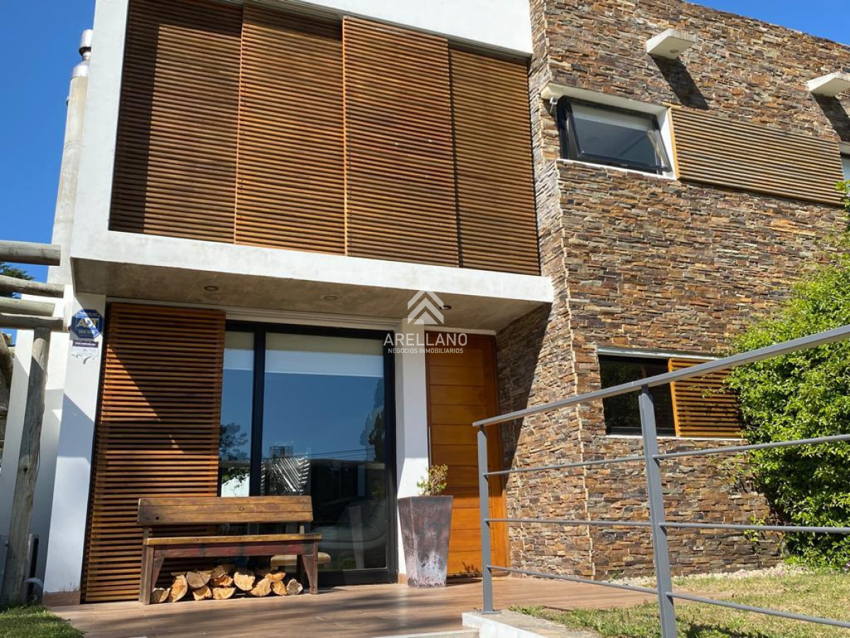 Casa ID.1607 - Casa en venta Pinares 3 dormitorios PH