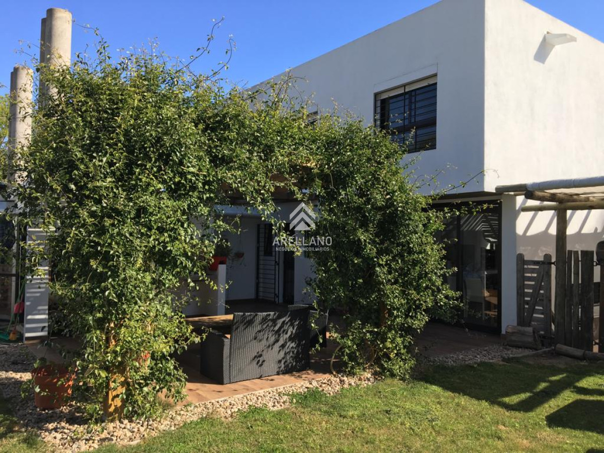 Casa ID.1607 - Casa en venta Pinares 3 dormitorios PH