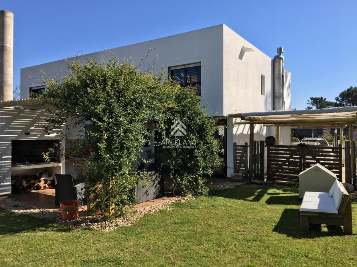 Casa ID.1607 - Casa en venta Pinares 3 dormitorios PH