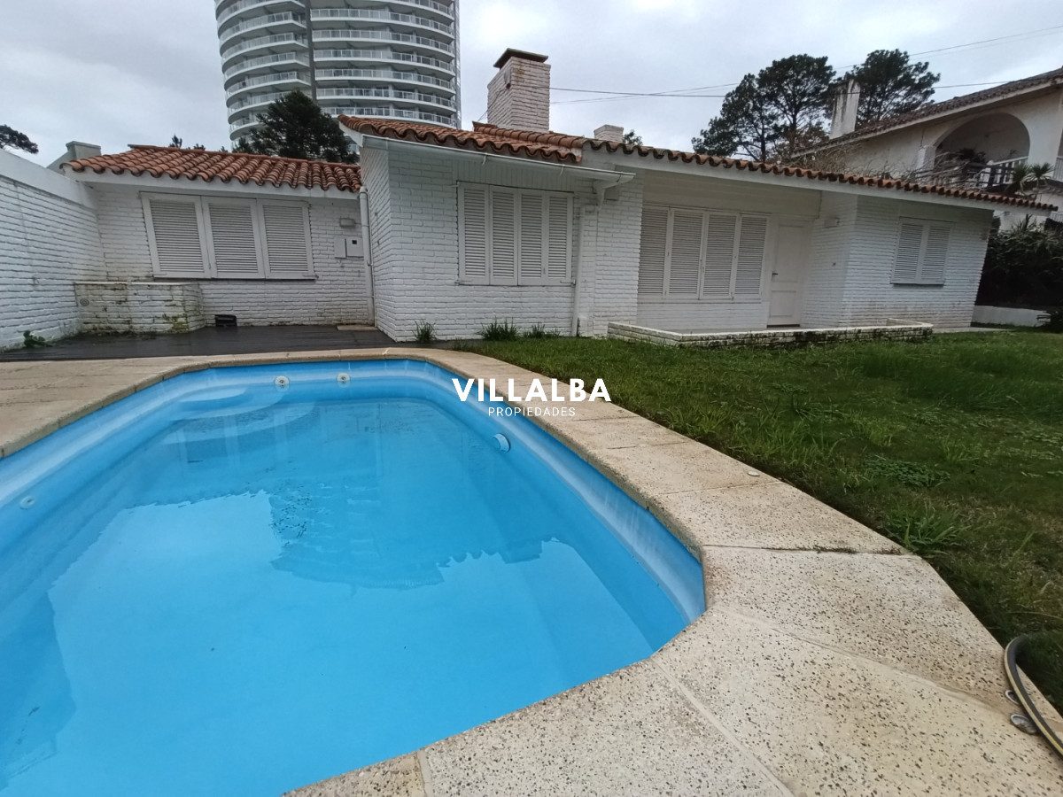 Apartamento ID.4803 - Casa en Venta. Excelente ubicación en Playa Mansa - Punta del Este