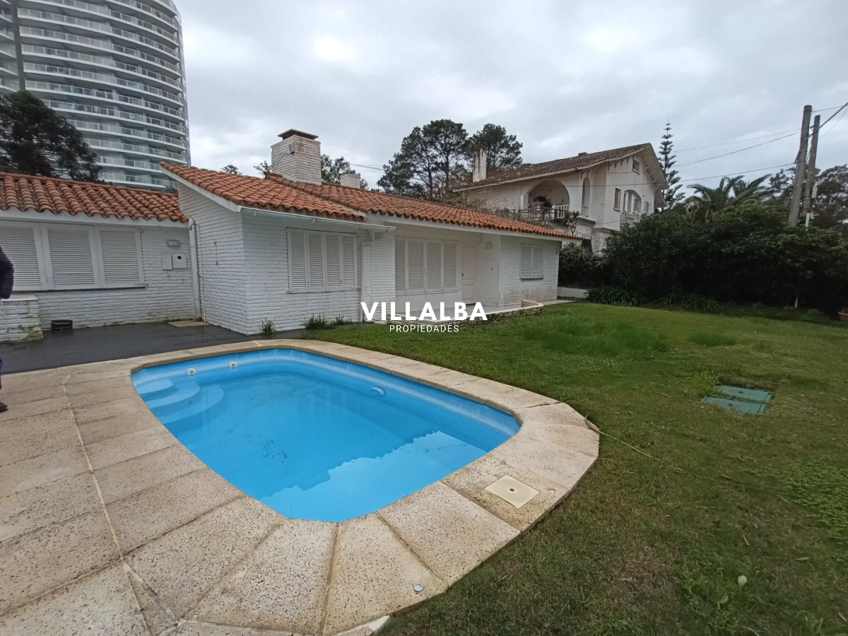 Apartamento ID.4803 - Casa en Venta. Excelente ubicación en Playa Mansa - Punta del Este