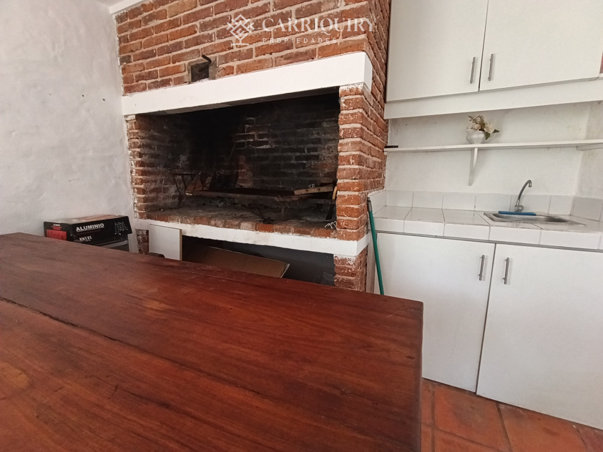Casa ID.10691/Alquiler-de-temporada,-casa-de-3-dormitorios-con-piscina-y-barbacoa-abierta. - Disponible en alquier Casa en Mansa - Punta del Este, a pasos del mar