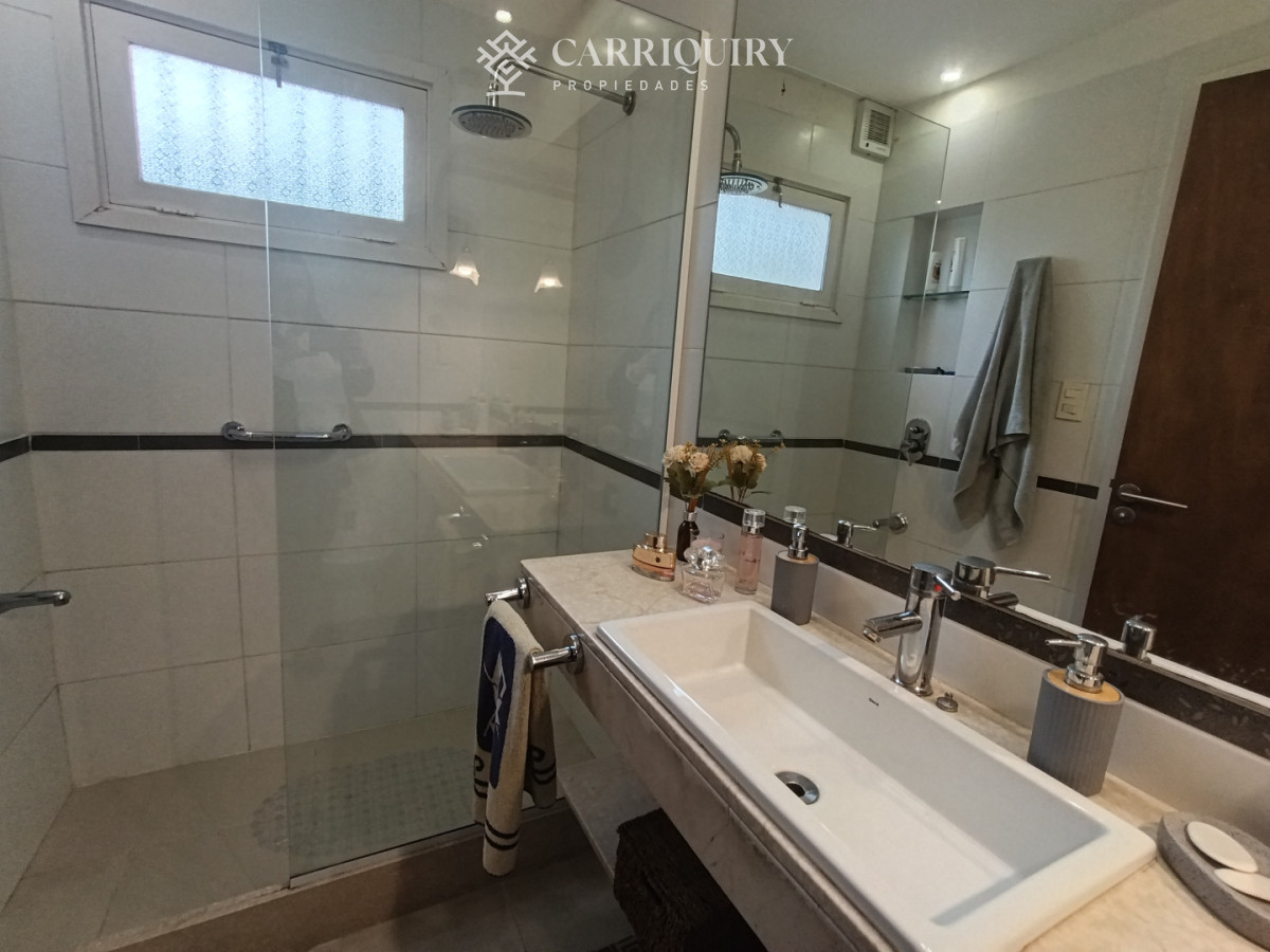 Casa ID.10691/Alquiler-de-temporada,-casa-de-3-dormitorios-con-piscina-y-barbacoa-abierta. - Disponible en alquier Casa en Mansa - Punta del Este, a pasos del mar