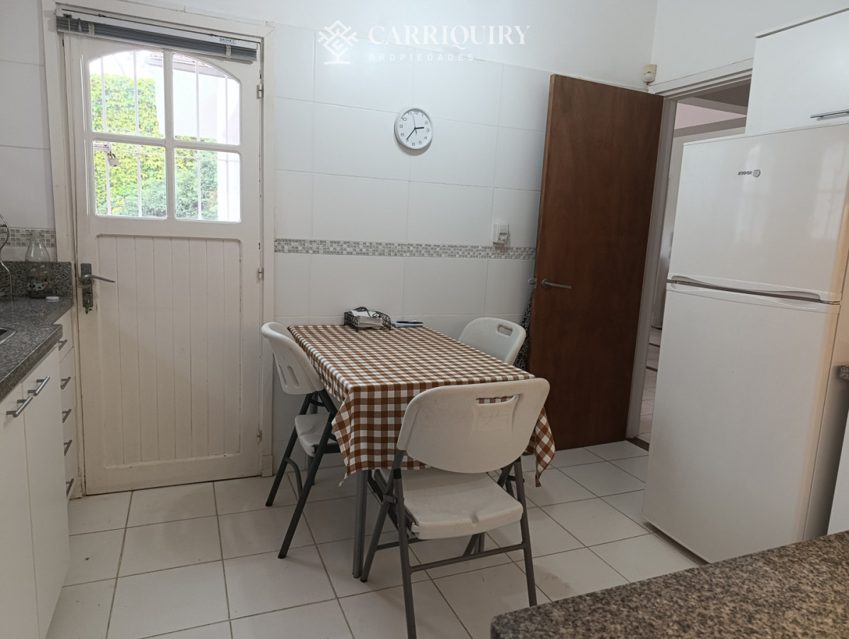 Casa ID.10691/Alquiler-de-temporada,-casa-de-3-dormitorios-con-piscina-y-barbacoa-abierta. - Disponible en alquier Casa en Mansa - Punta del Este, a pasos del mar