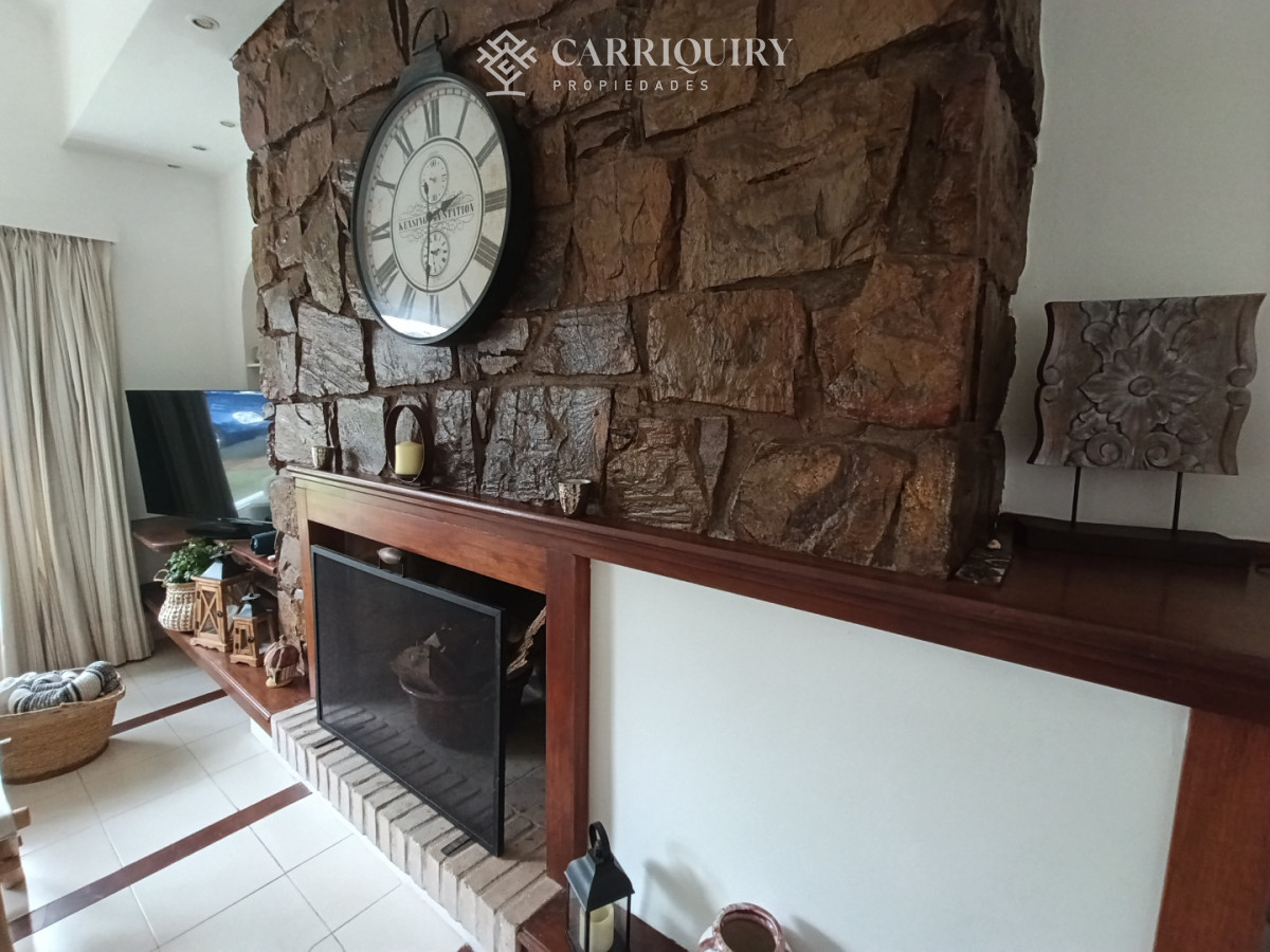 Casa ID.10691/Alquiler-de-temporada,-casa-de-3-dormitorios-con-piscina-y-barbacoa-abierta. - Disponible en alquier Casa en Mansa - Punta del Este, a pasos del mar