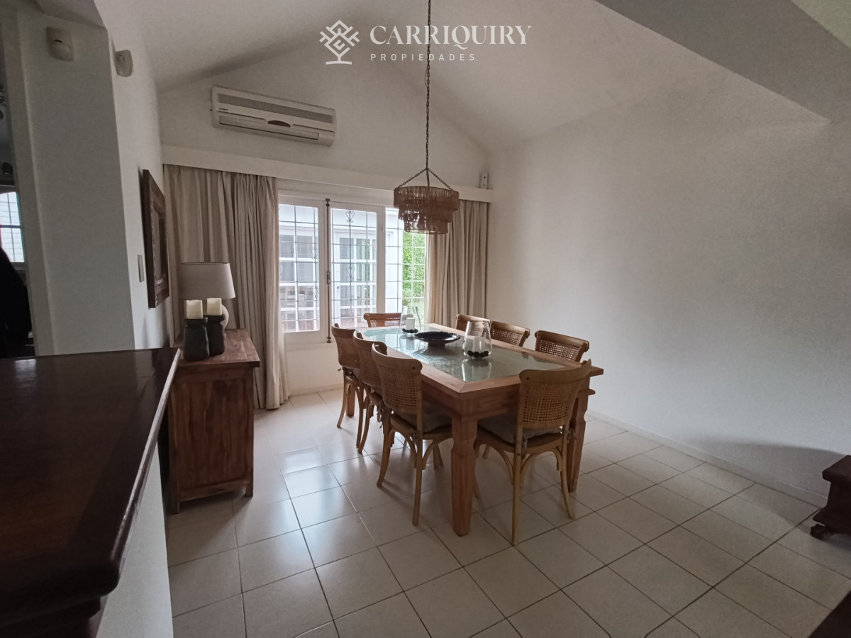 Casa ID.10691/Alquiler-de-temporada,-casa-de-3-dormitorios-con-piscina-y-barbacoa-abierta. - Disponible en alquier Casa en Mansa - Punta del Este, a pasos del mar