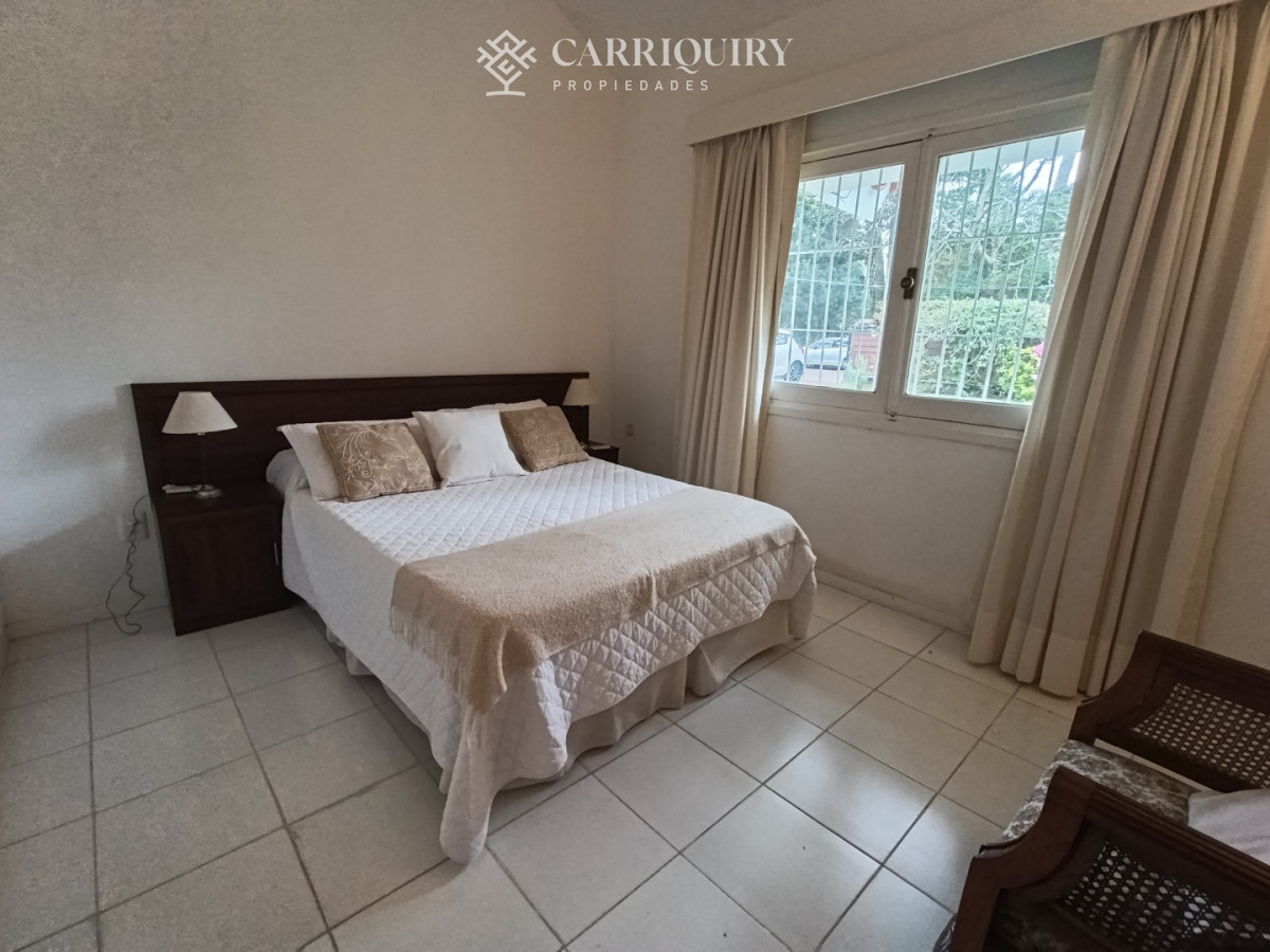 Casa ID.10691/Alquiler-de-temporada,-casa-de-3-dormitorios-con-piscina-y-barbacoa-abierta. - Disponible en alquier Casa en Mansa - Punta del Este, a pasos del mar