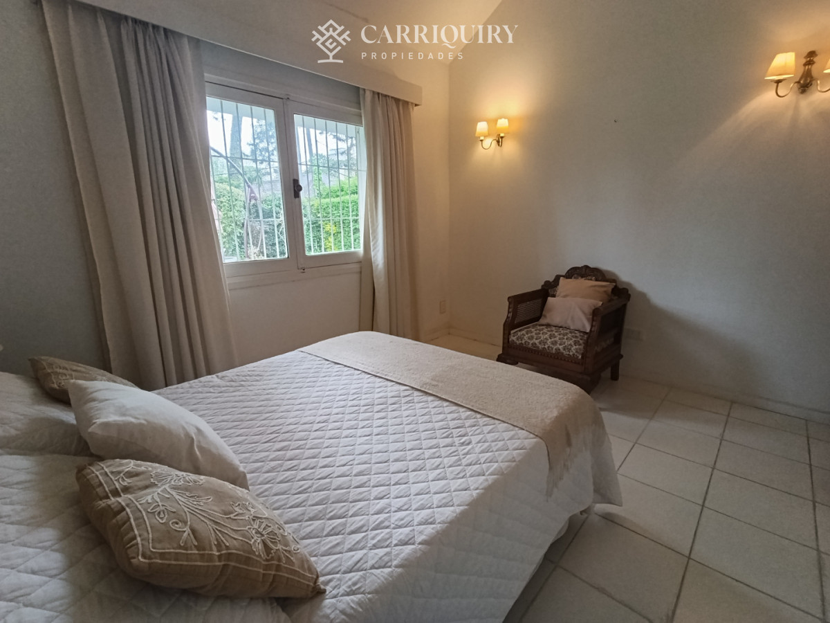 Casa ID.10691/Alquiler-de-temporada,-casa-de-3-dormitorios-con-piscina-y-barbacoa-abierta. - Disponible en alquier Casa en Mansa - Punta del Este, a pasos del mar