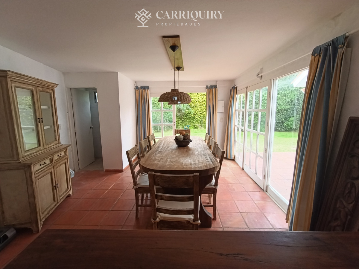 Casa ID.10691/Alquiler-de-temporada,-casa-de-3-dormitorios-con-piscina-y-barbacoa-abierta. - Disponible en alquier Casa en Mansa - Punta del Este, a pasos del mar