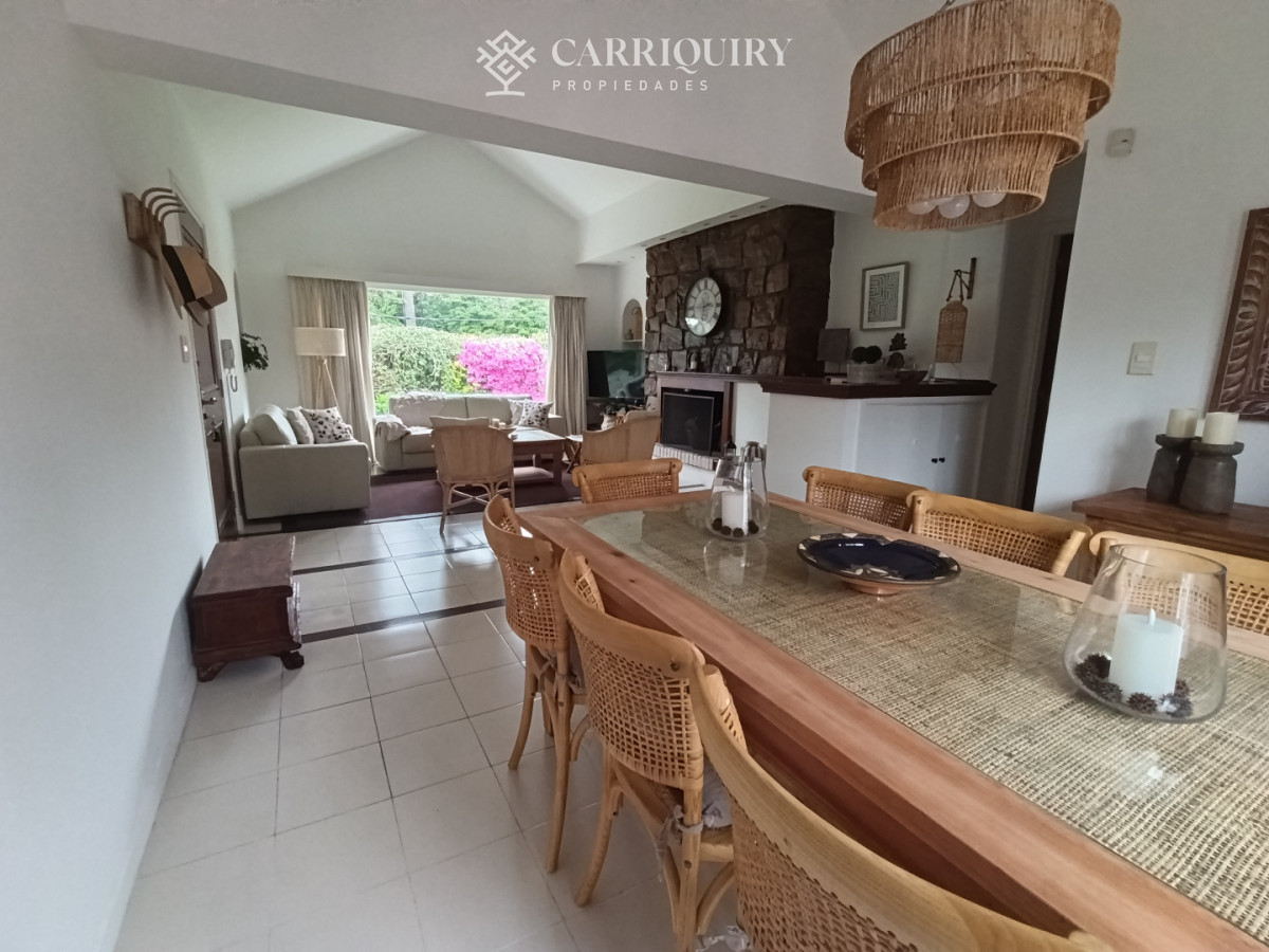 Casa ID.10691/Alquiler-de-temporada,-casa-de-3-dormitorios-con-piscina-y-barbacoa-abierta. - Disponible en alquier Casa en Mansa - Punta del Este, a pasos del mar