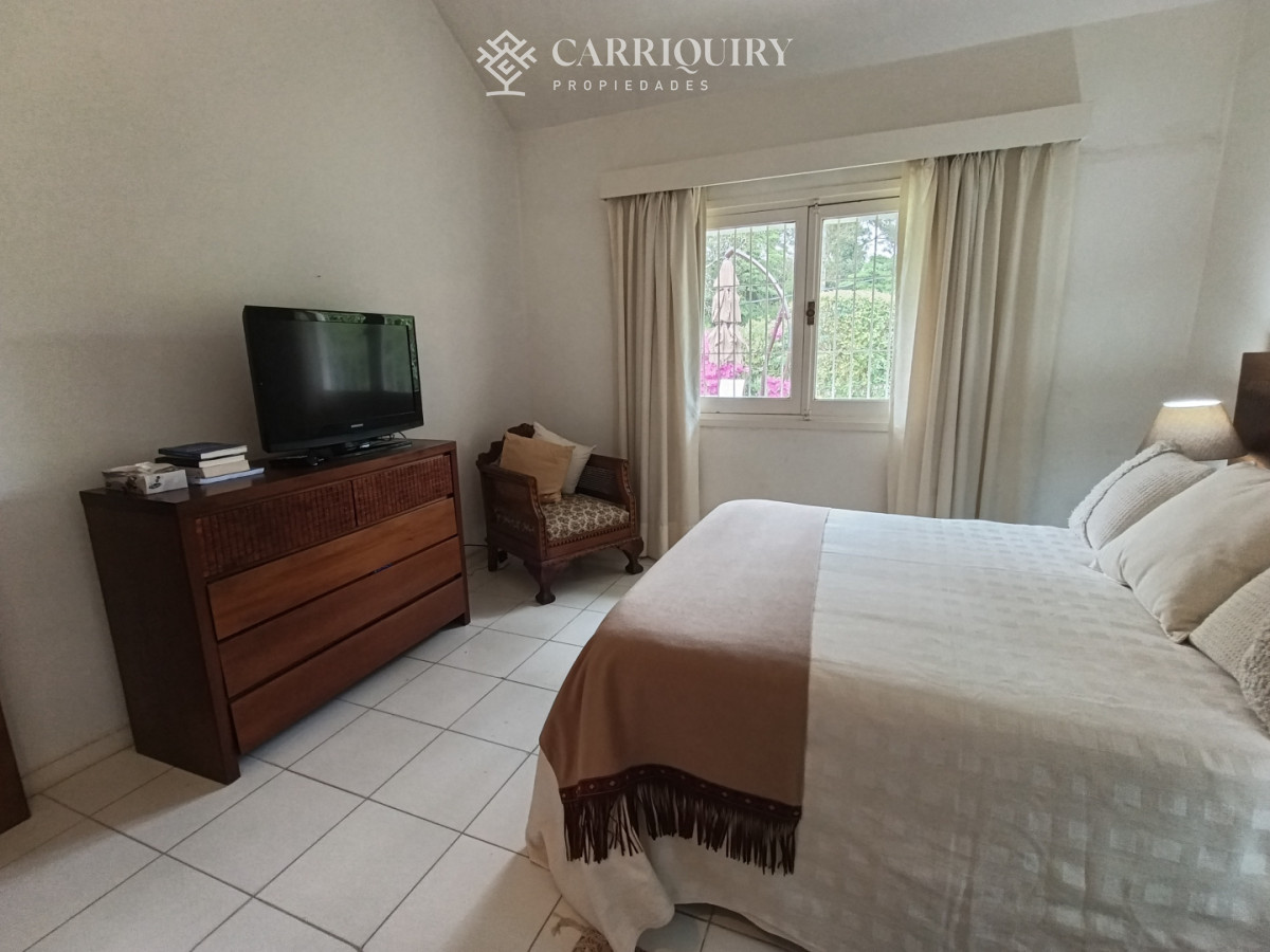 Casa ID.10691/Alquiler-de-temporada,-casa-de-3-dormitorios-con-piscina-y-barbacoa-abierta. - Disponible en alquier Casa en Mansa - Punta del Este, a pasos del mar