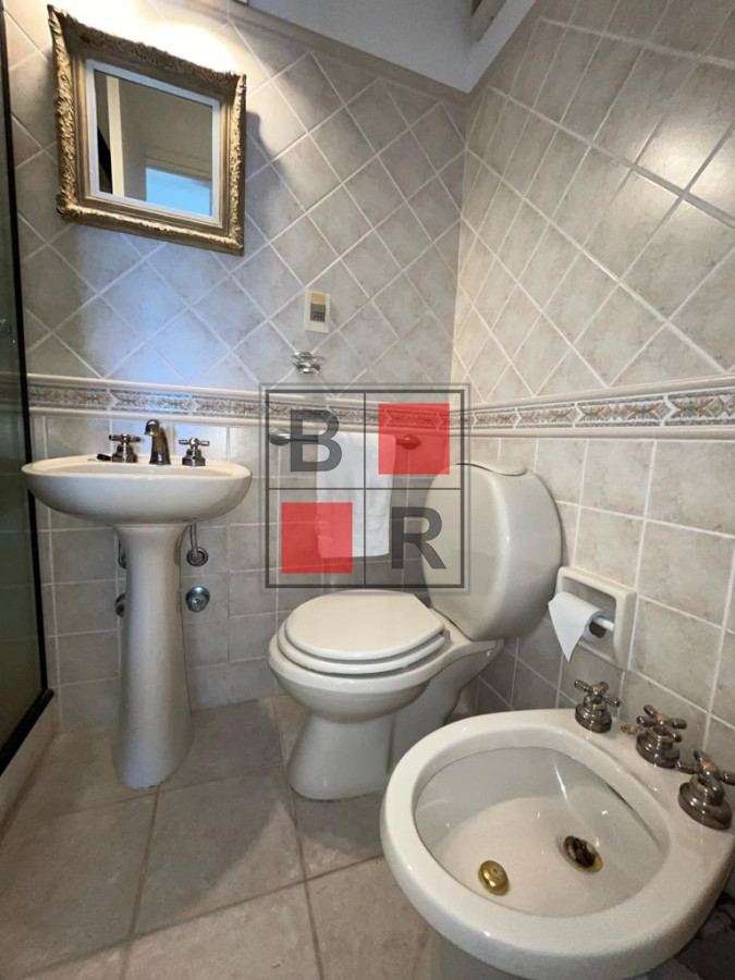 Apartamento ID.1101 - Apartamento esquinero de 2 dormitorios en venta, en Punta del Este*