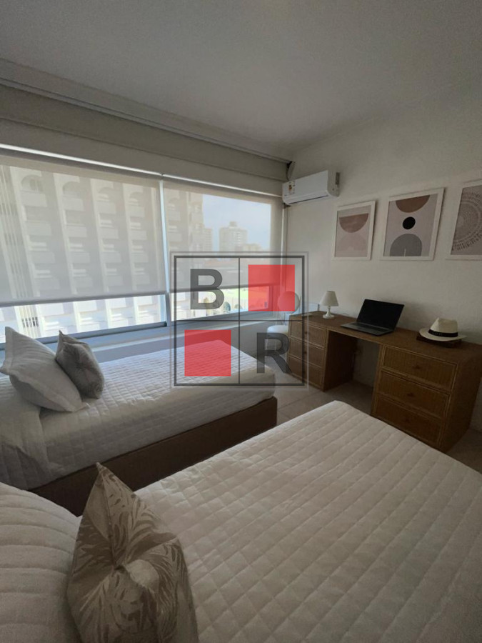Apartamento ID.1101 - Apartamento esquinero de 2 dormitorios en venta, en Punta del Este*