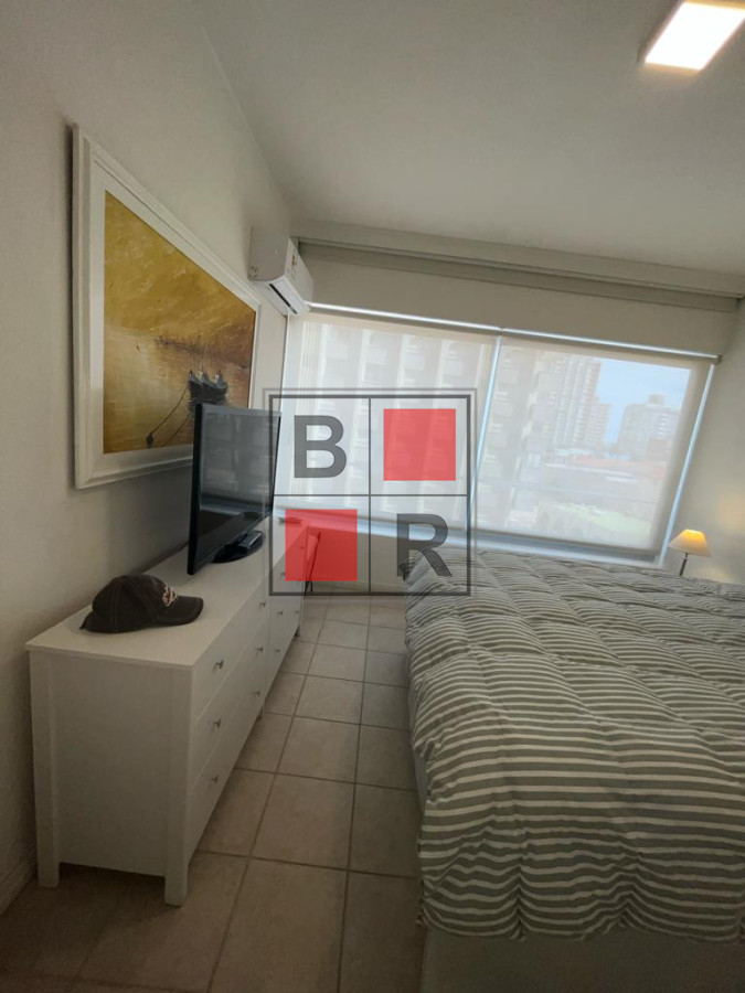 Apartamento ID.1101 - Apartamento esquinero de 2 dormitorios en venta, en Punta del Este*