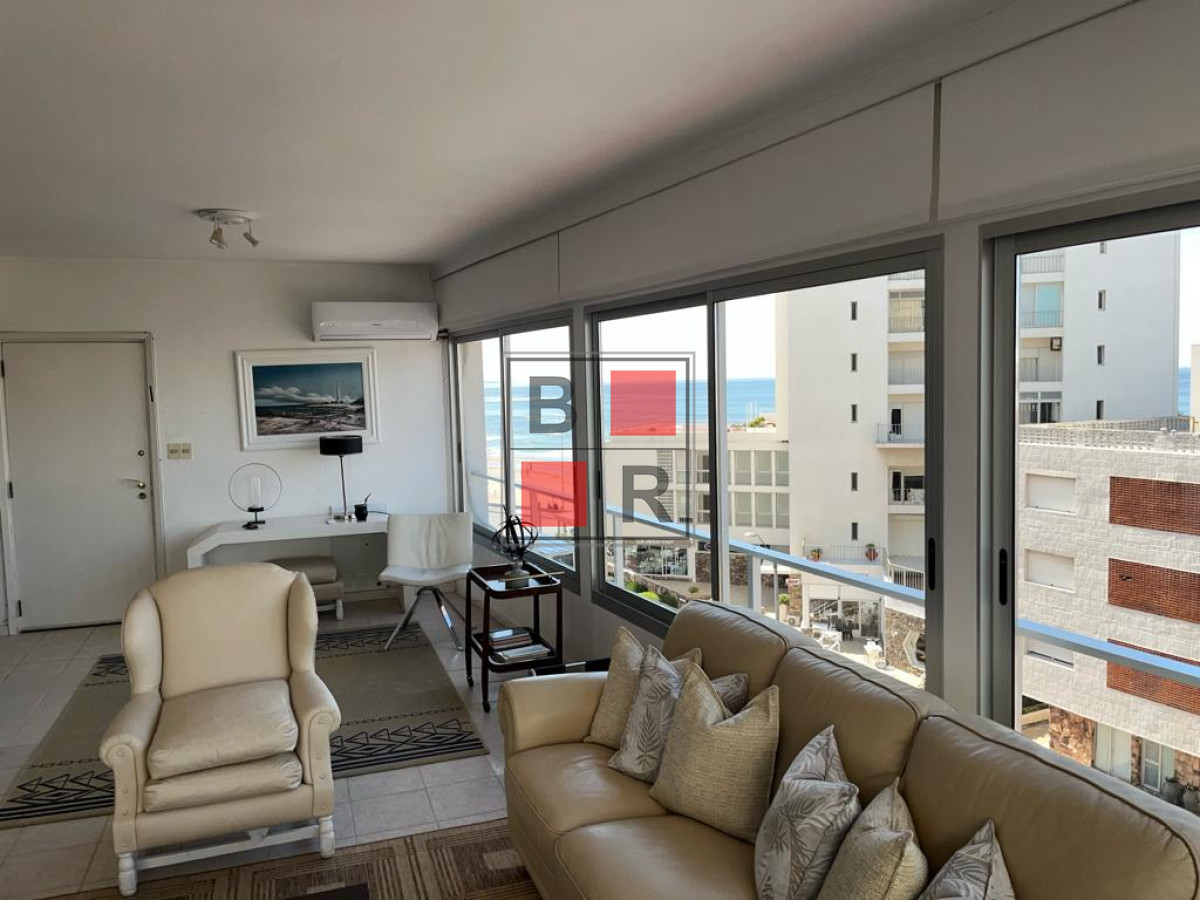 Apartamento ID.1101 - Apartamento esquinero de 2 dormitorios en venta, en Punta del Este*