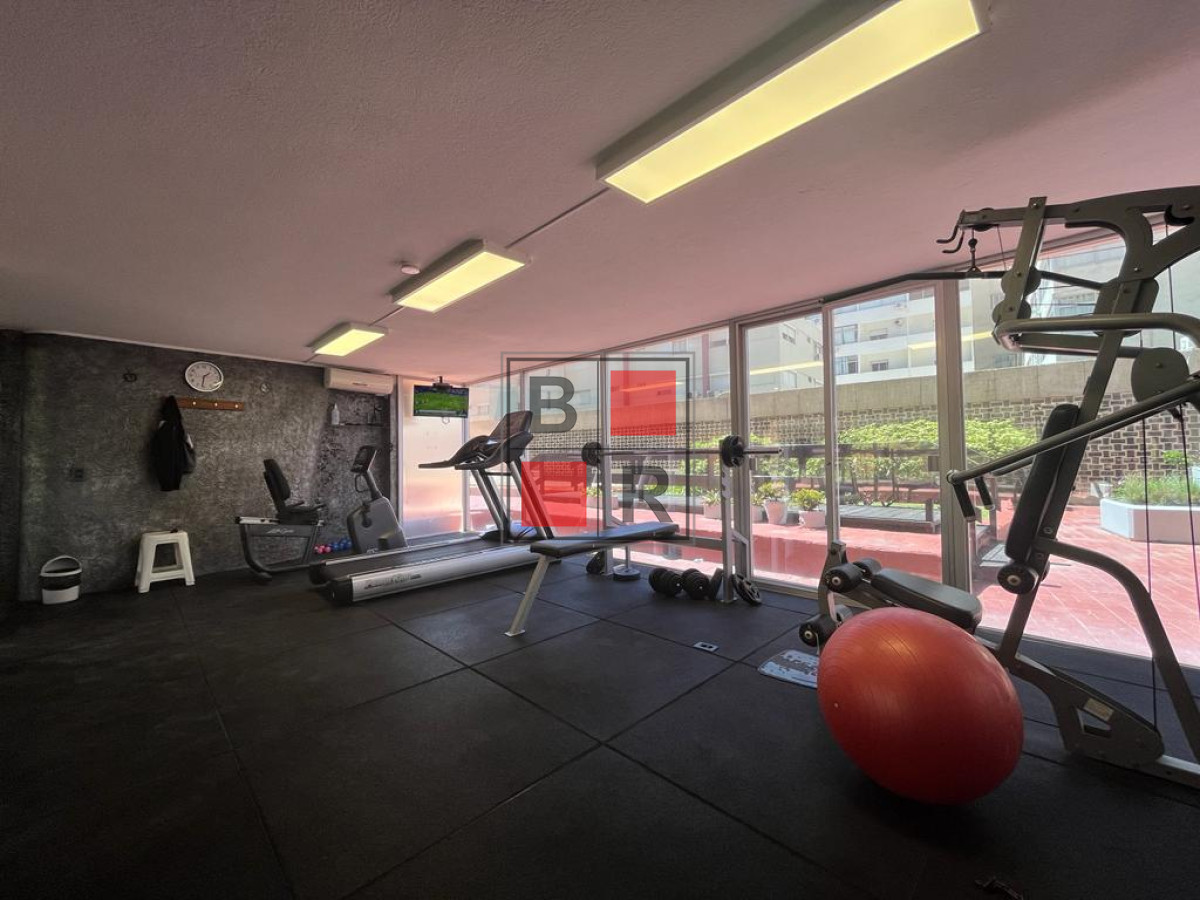 Apartamento ID.1101 - Apartamento esquinero de 2 dormitorios en venta, en Punta del Este*