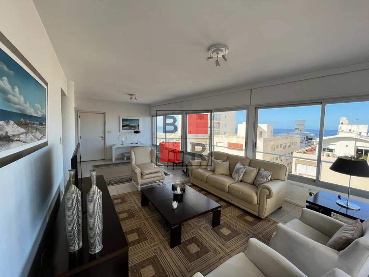 Apartamento ID.1101 - Apartamento esquinero de 2 dormitorios en venta, en Punta del Este*