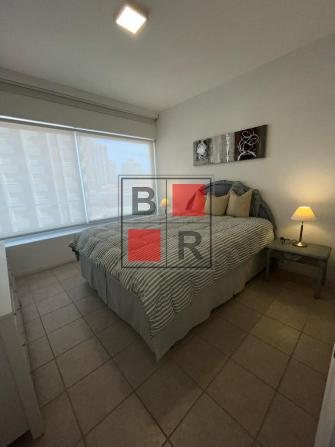 Apartamento ID.1101 - Apartamento esquinero de 2 dormitorios en venta, en Punta del Este*