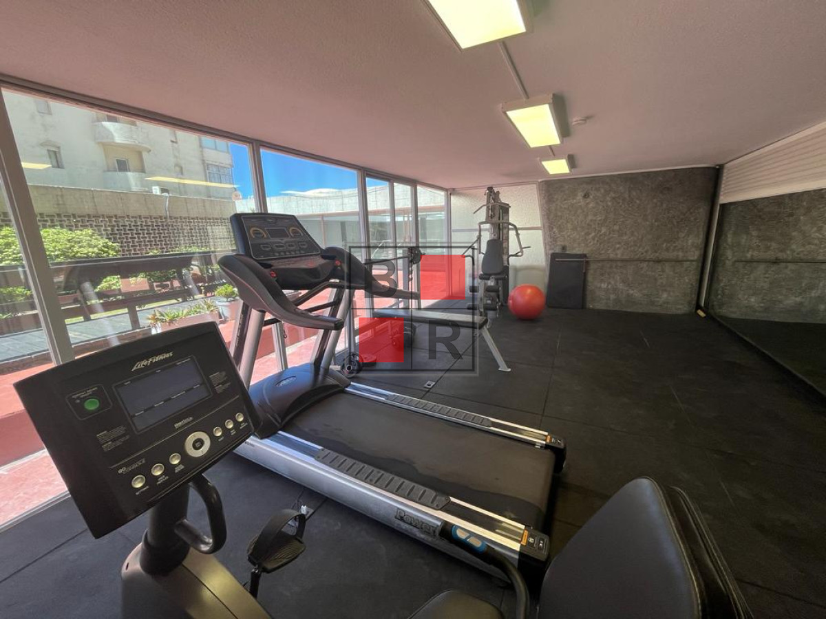 Apartamento ID.1101 - Apartamento esquinero de 2 dormitorios en venta, en Punta del Este*