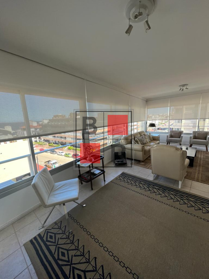 Apartamento ID.1101 - Apartamento esquinero de 2 dormitorios en venta, en Punta del Este*
