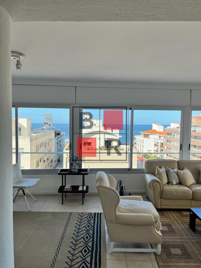 Apartamento ID.1101 - Apartamento esquinero de 2 dormitorios en venta, en Punta del Este*