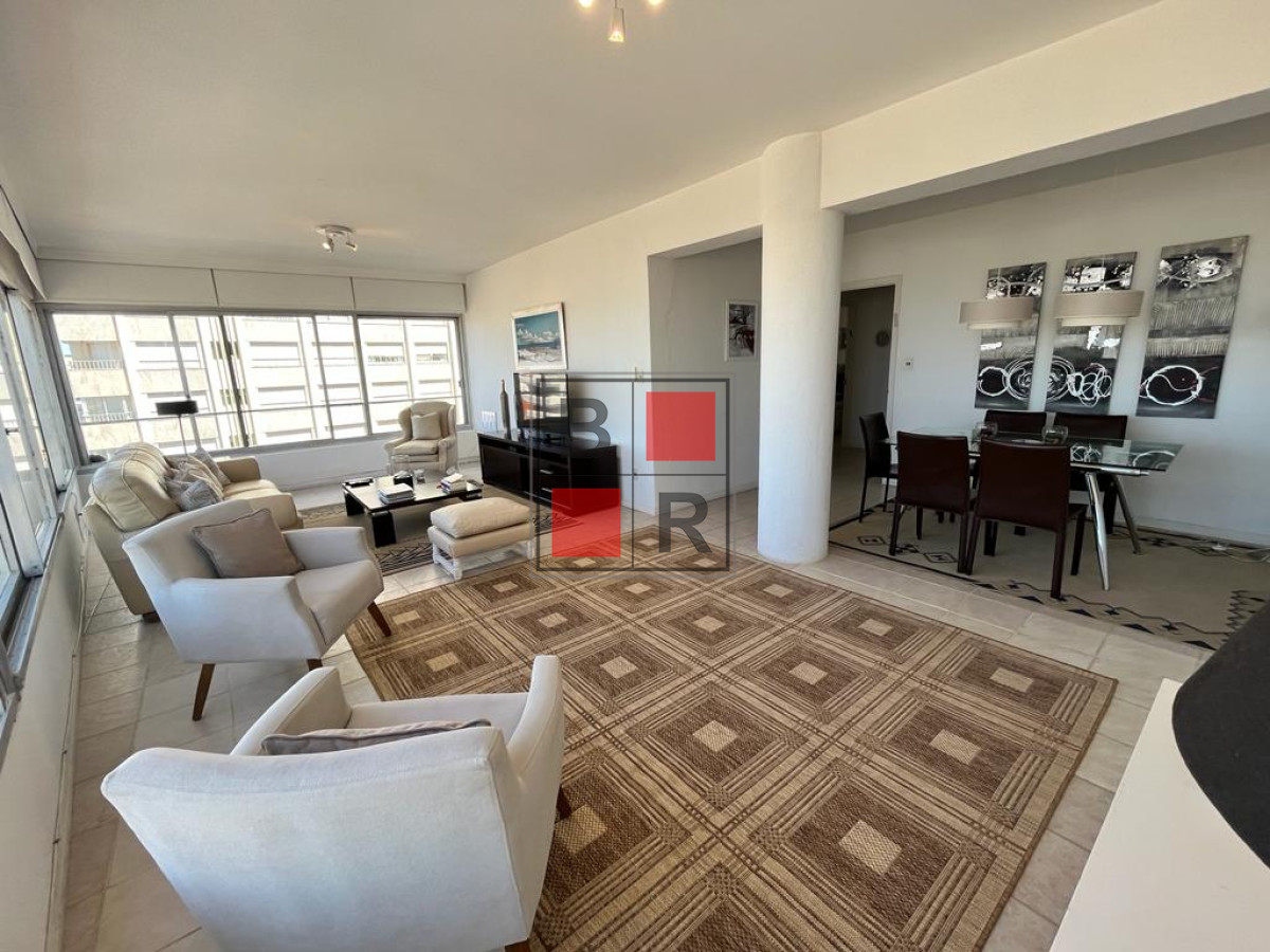 Apartamento ID.1101 - Apartamento esquinero de 2 dormitorios en venta, en Punta del Este*