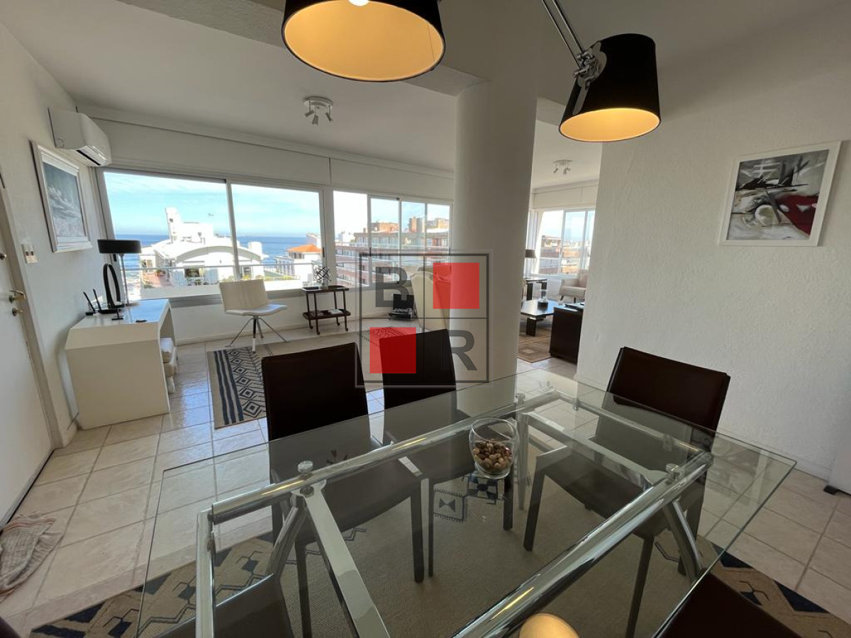 Apartamento ID.1101 - Apartamento esquinero de 2 dormitorios en venta, en Punta del Este*
