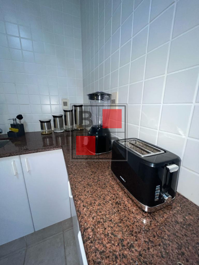 Apartamento ID.1101 - Apartamento esquinero de 2 dormitorios en venta, en Punta del Este*