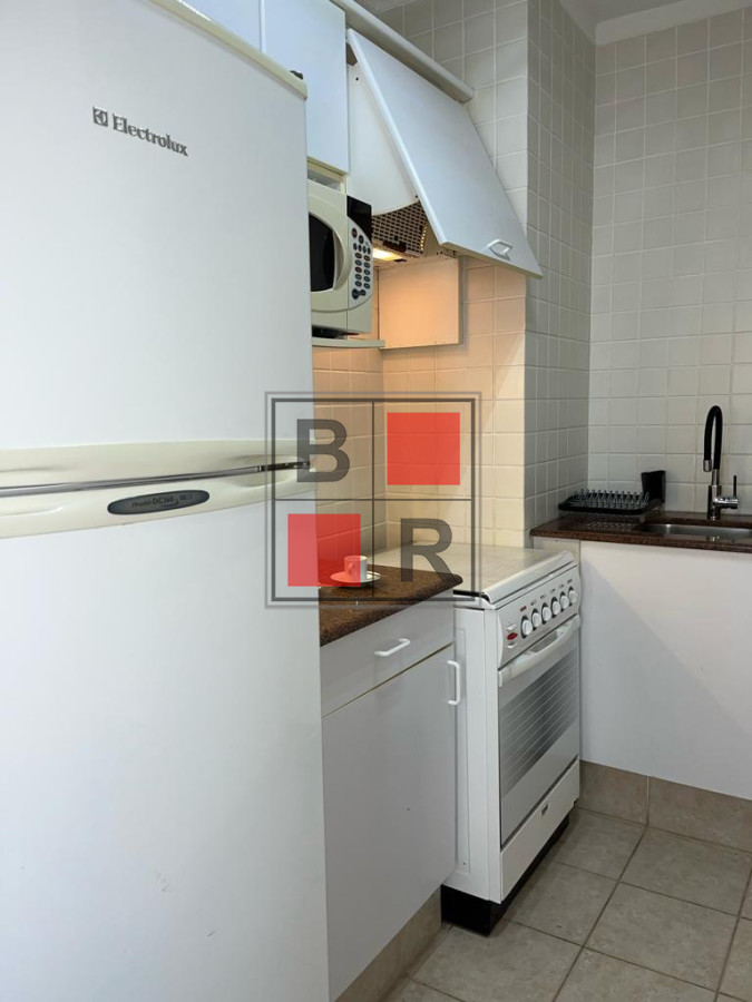 Apartamento ID.1101 - Apartamento esquinero de 2 dormitorios en venta, en Punta del Este*