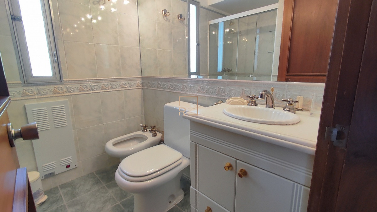 Apartamento ID.66 - Apartamento de 3 dormitorios, pent house, Punta del Este*