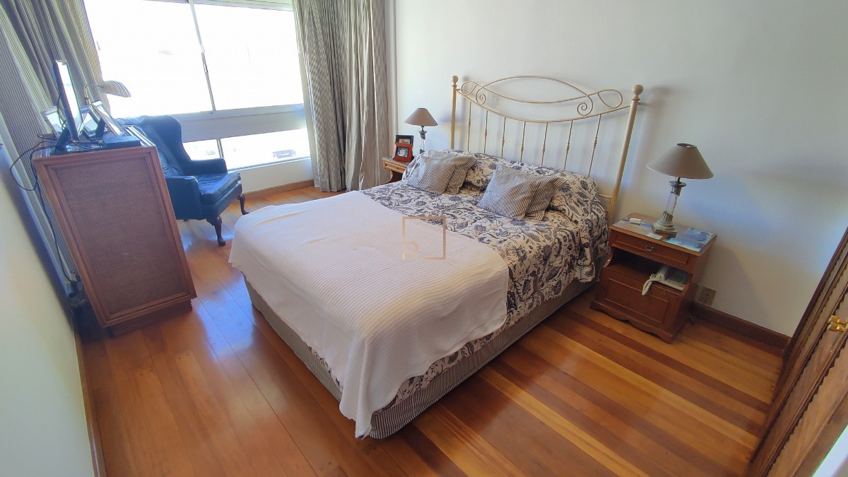 Apartamento ID.66 - Apartamento de 3 dormitorios, pent house, Punta del Este*